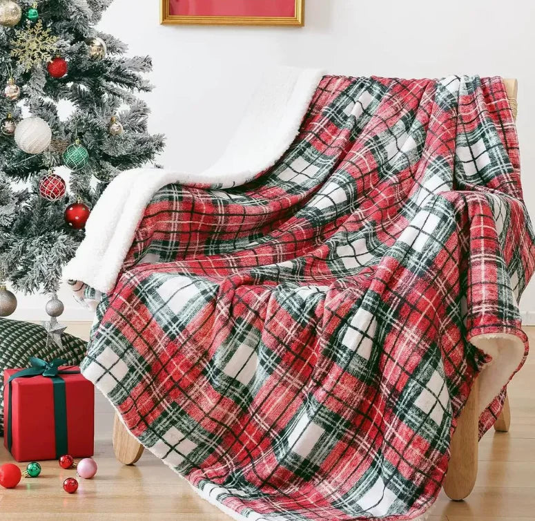 Red Green Christmas Plaid Sherpa Throw Blanket, Buffalo Tartan Check Pattern Warm Blanket, Xmas Holiday Home Decor Cozy Blanket